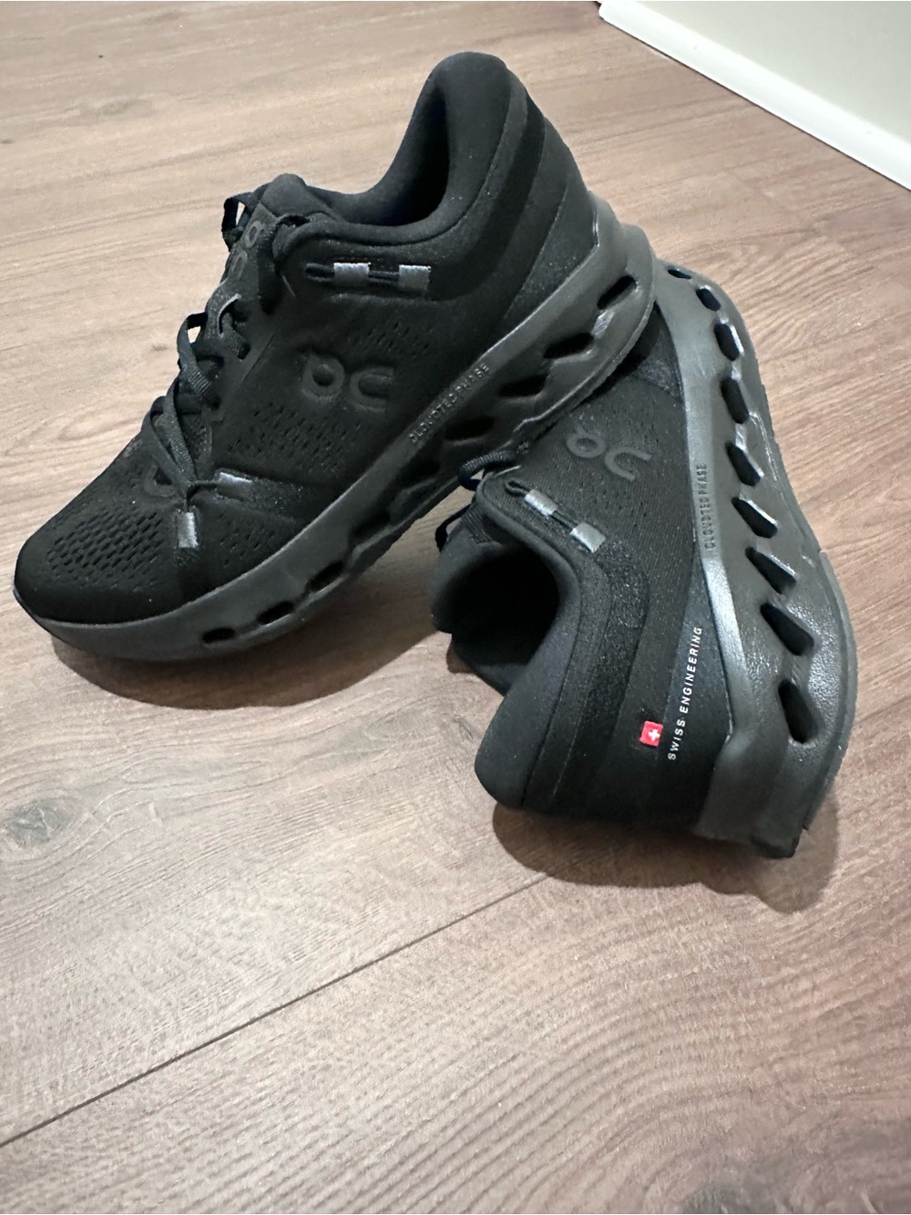 On Cloud Women’s Black Cloudsurfer 2 Running Shoes